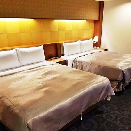 גאושיונג Jing Jing Holiday Hotel מראה חיצוני תמונה