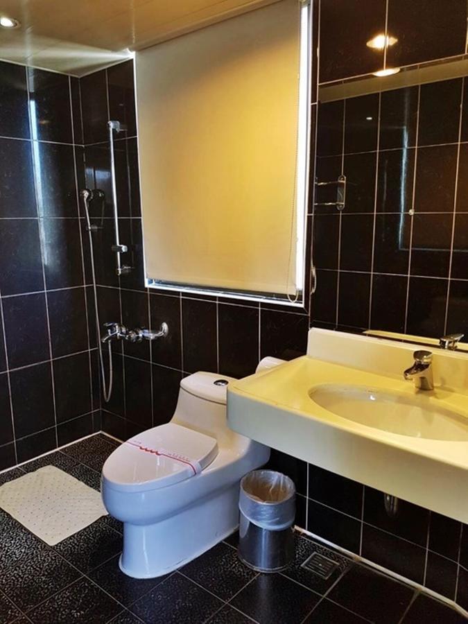 גאושיונג Jing Jing Holiday Hotel מראה חיצוני תמונה
